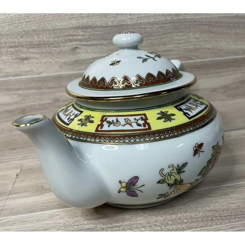 CHINESE -JING DECHEN FAMILLE PORCELAIN TEA POT: FLOWER&BUTTERFLY